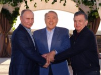 Президенттер галстуксыз кездесті