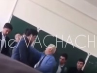 Қатал оқытушы тәртіп бұзған студенттерді ұрып-соқты (видео)