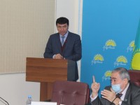 Шәріпбек Жамалбек: Ауылға барсам жұрт жағамнан алады