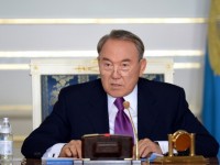 Назарбаев Ұлттық банк пен үкіметке акционерлердің өз банкін тонап, қашып  кетпеуін қадағалауды тапсы