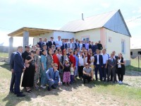 Түлкібаста мектеп түлектері көпбалалы анаға үй сыйлады