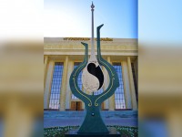 В Шымкенте воздвигнут 7 метровый памятник в честь Домбры