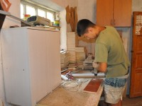 Көпбалалы ана жиһаз цехын іске қосты