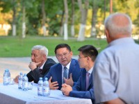 Шымкент әкімі Сайрамда екі сағат тұрғындарды тыңдады
