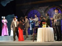 Театр ел аралап жүр