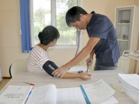 Бір күнде 30 адамға дәрігерлік көмек көрсетеді