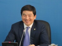 Бауыржан Байбек: «Депутаттар белсенді емес. Сол үшін оларды көбісі халық танымайды»