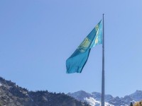 Алматыдағы Қазақстанның ең үлкен туы «Медеуде» орнатылды