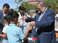 Арыстық оқушыларды мектепке қамдады