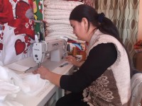 Бір күнде 300 бетперде тігіп тегін таратты