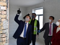 Шымкент: Әкім перзентханаға барды