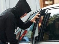 Полицейлер үш көлік ұрлап, жол апатын жасаған адамды ұстады