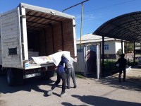 Жетісайлық кәсіпкер жерлестеріне 200 қап ұнын тегін таратып берді