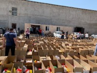 Предприниматель Шымкента вместо традиционного ауызашара раздал продуктовые наборы для 500 семей