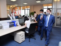 Мұрат Әйтенов «Shymkent» әлеуметтік-кәсіпкерлік корпорациясы» акционерлік қоғамы қызметкерлерімен ке