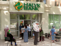 Пенсионеры Шымкента начали получать пенсии по-новому