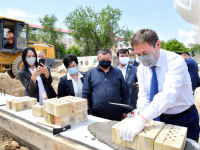 Глава города Шымкент заложил первый кирпич нового комплекса