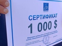 Мақтааралдықтар өзбек кәсіпкері берген ақшалай көмекті ала бастады