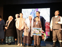 Узбекский драматический театр Шымкента выпустил «Дереву терпения» накануне 9 мая