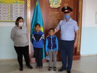 Полицейлер жасөспірімдерді екі сағатта тауып анасымен табыстырды