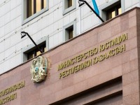 Әділет министрлігі қос азаматтығы бар адвокатты лицензиясынан айырды