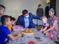 Нұротандықтар балаларға қуаныш сыйлады