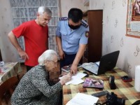 Ардагерлердің жеке куәліктерін жаңартуға көмектесті