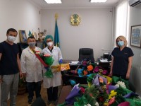 Шымкент: Медицина қызметкерлерін мерекесімен құттықтады