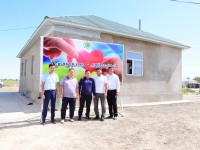 Отырарлықтар мұқтаж анаға үй салып берді