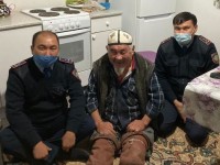 Полицейлер мұқтаж жандарға көмек көрсетті