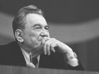 Сапарбаев зиялылардың Қонаевқа ескерткіш қою ұсынысын қолдады