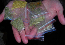 Түркістан  полицейлері үйінде жанжал шығарған азаматтан  есірткі тәркіледі