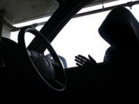 Жүргізушінің ақшасын жымқырып кеткен ер адам ұсталды