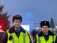 Полицейлер өрт кезінде жас қызды аман алып қалды