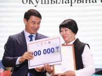 Түркістанда ұстаздар күні жоғары деңгейде өтті