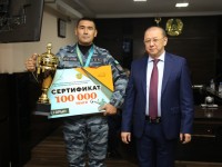 Мұрат Қабденов спортшы полицейлерді марапаттап, жас мамандарға шендерін табыстады