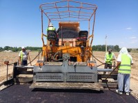 Көшелерге асфальт жабыны төселуде