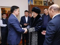 Шымкенттің әкімі ардагерлерді үйіне барып құттықтады