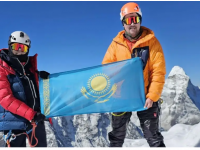 Қазақ қызы тұңғыш рет Эверест шыңына шықты