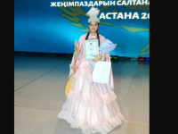 Үкілі домбыраны серік еткен үкілі қыз
